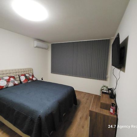 Zoia Apartment Varna Bagian luar foto